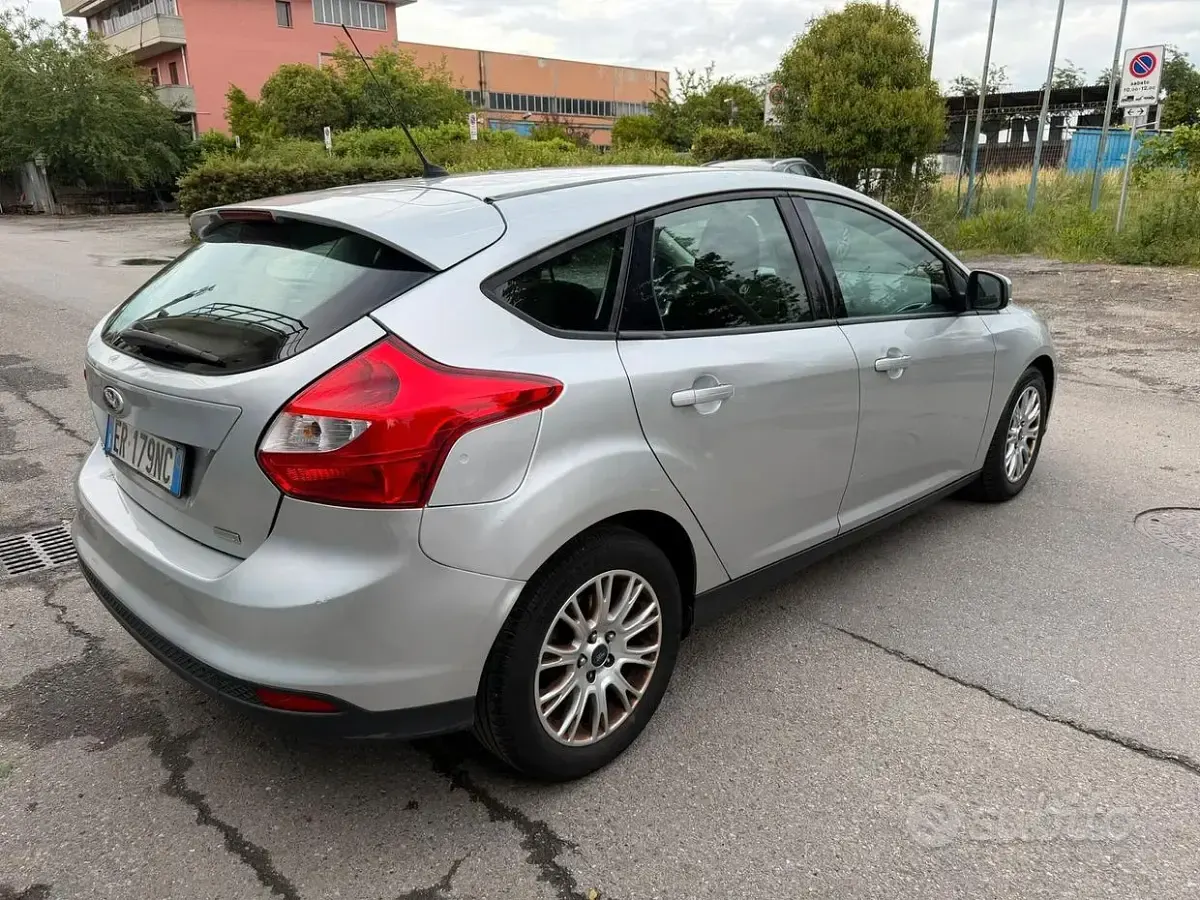 Usata Ford Focus Titanium 100 CV (73 kW) 2013 Grigio Station wagon
