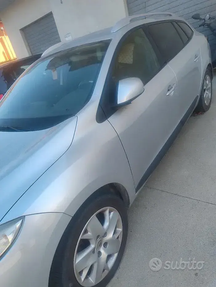 Usata Renault Mégane GrandTour 110 CV (80 kW) 2012 Grigio Station wagon
