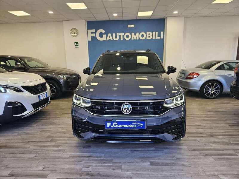 Grigio Usata 2021 VW Tiguan R-line SUV | 27.999 € (Buon prezzo) - Immagine 1/4