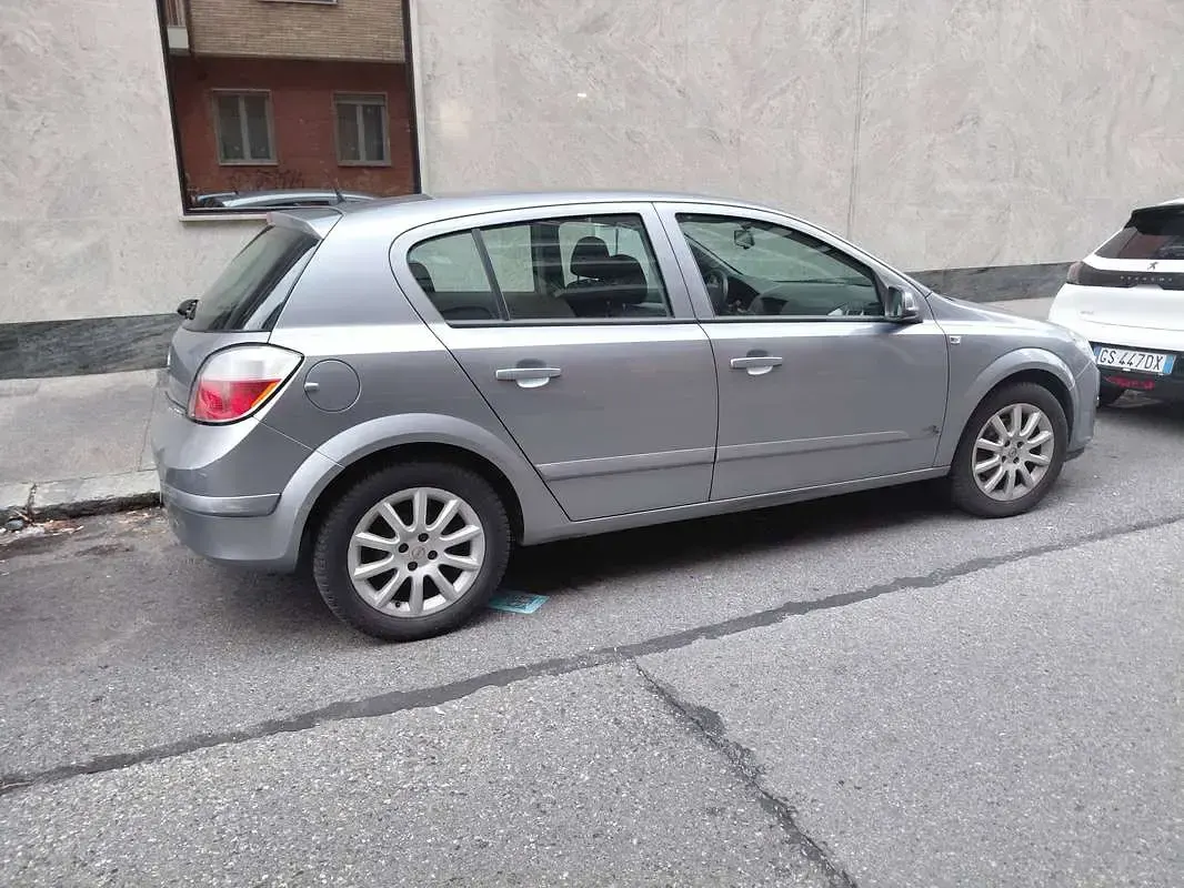 Usata Opel Astra Cosmo 105 CV (77 kW) 2004 Grigio Berlina