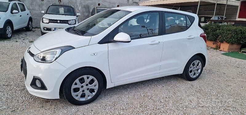 Usata Hyundai i10 Edition 67 CV (49 kW) 2015 Bianco Utilitaria