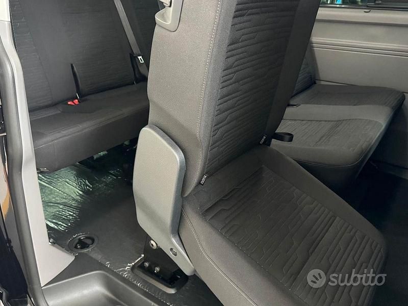 Usata VW Caravelle Comfortline 150 CV (110 kW) 2024 Nero Monovolume