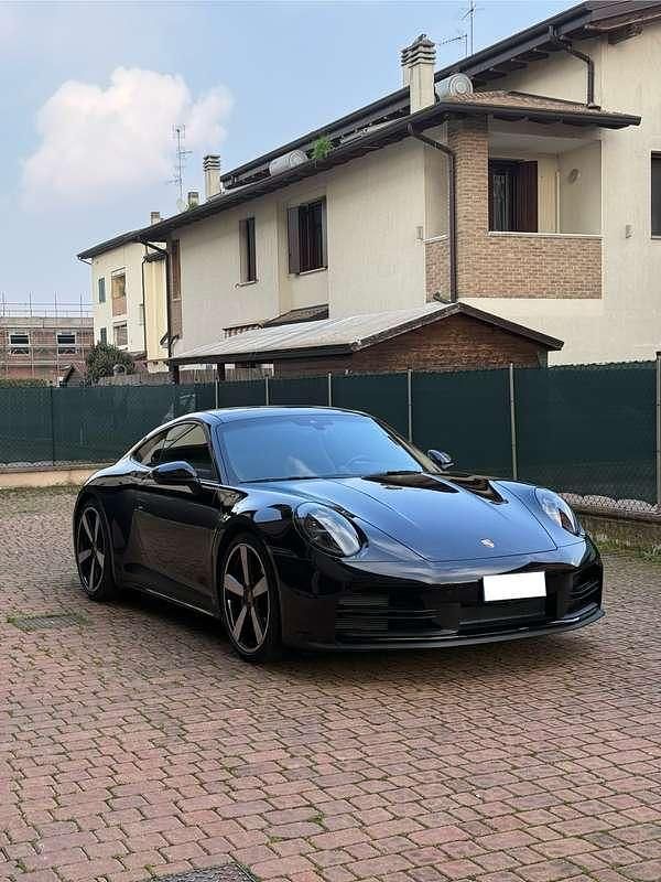 Usata Porsche 992 394 CV (289 kW) 2024 Nero Coupé