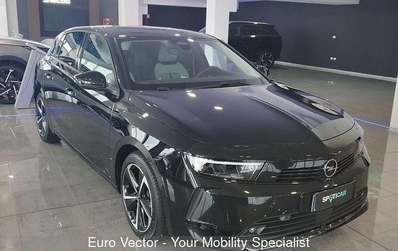 Usata Opel Astra Ultimate 131 CV (96 kW) 2024 Nero Utilitaria
