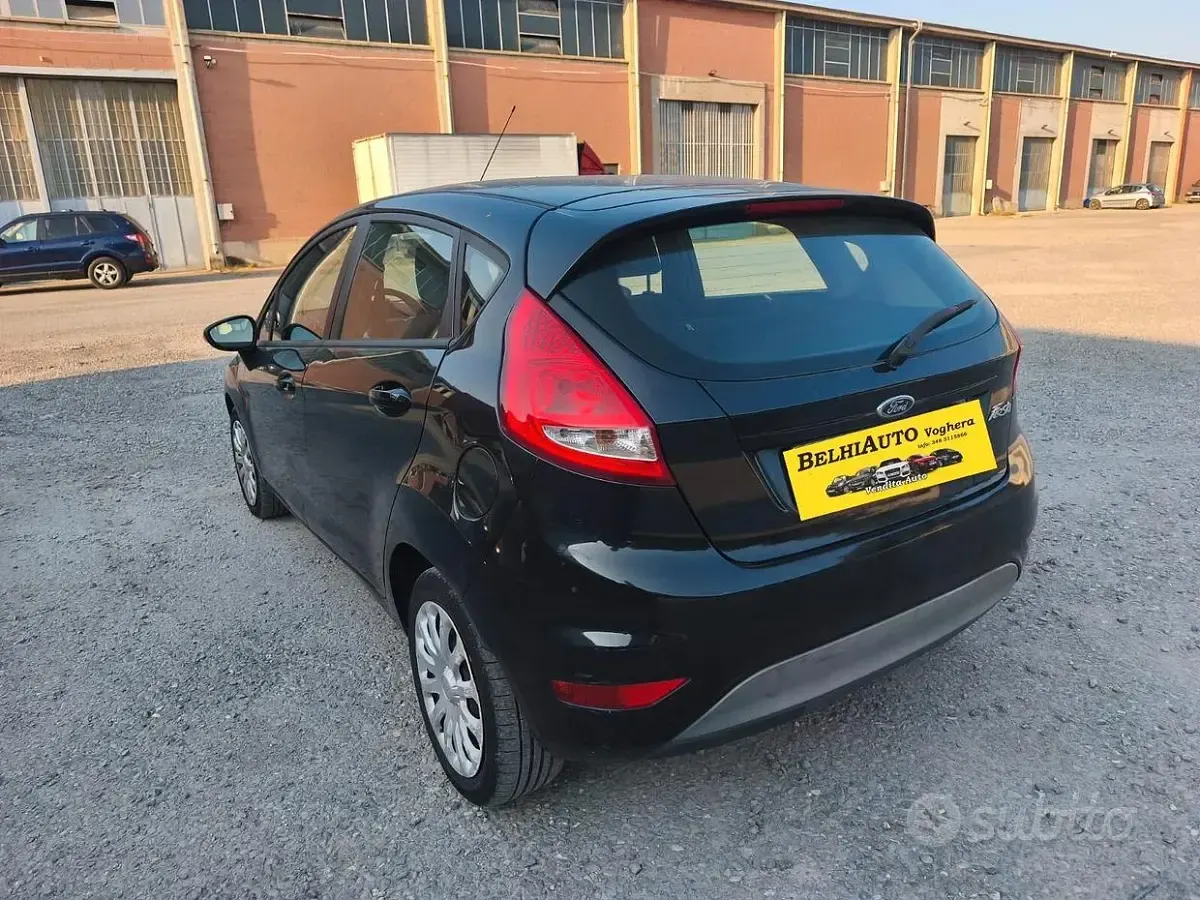 Usata Ford Fiesta 69 CV (50 kW) 2011 Nero Berlina