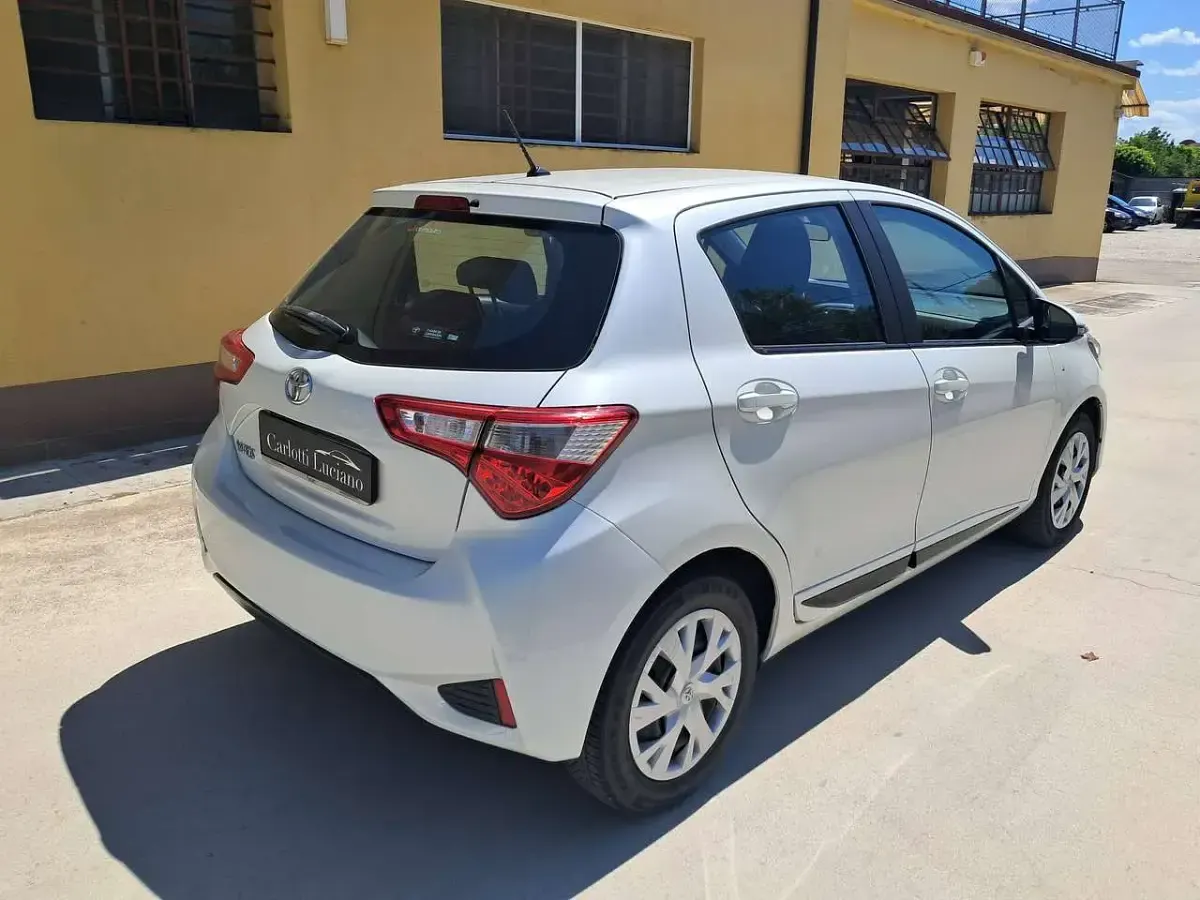 Usata Toyota Yaris Active 69 CV (50 kW) 2018 Perla Berlina
