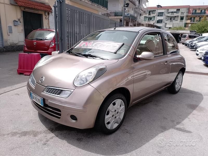 Usado Nissan Micra 80 HP (58 kW) 2008 Cinzento Sedan