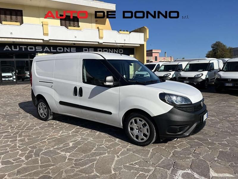 Usata Fiat Doblò 105 CV (77 kW) 2022 Bianco Monovolume