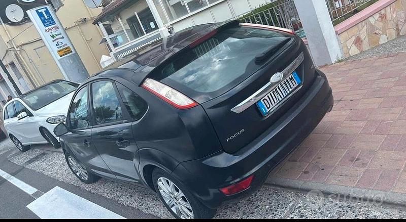 Usata Ford Focus 90 CV (66 kW) 2009 Nero Utilitaria