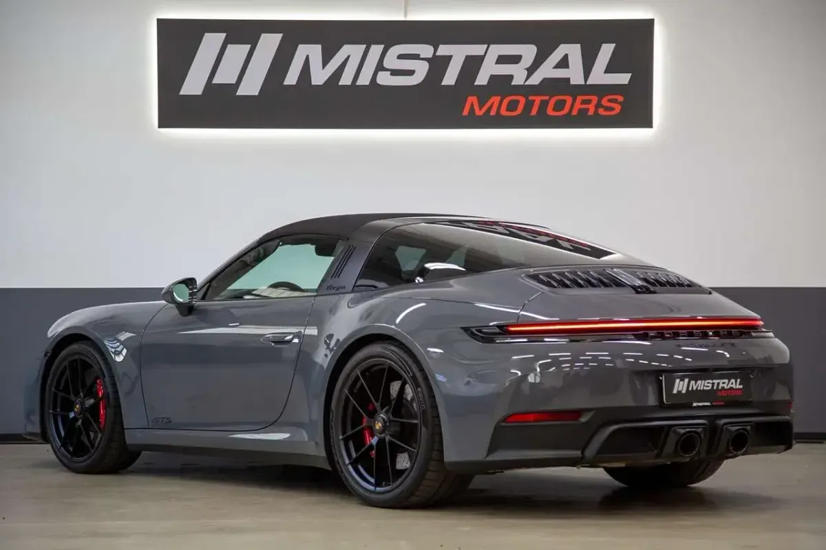 Usata Porsche 911 Carrera 4 GTS Targa 541 CV (397 kW) 2026 Grigio Cabrio