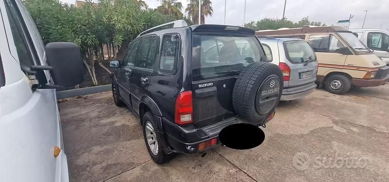 Second-hand Suzuki Grand Vitara 109 CP (80 kW) 2005 Negru SUV