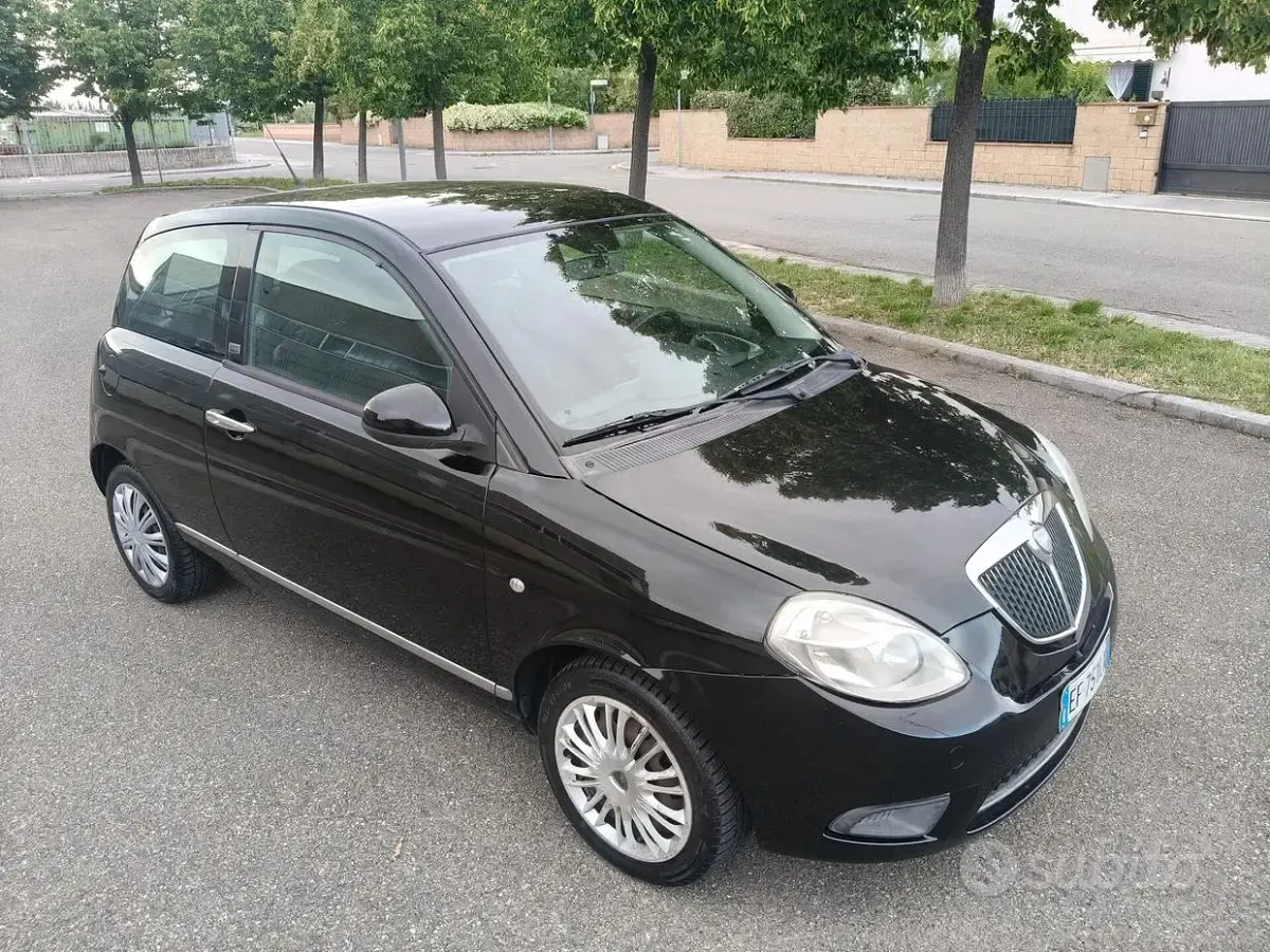 Usata Lancia Ypsilon 69 CV (50 kW) 2011 Nero Utilitaria