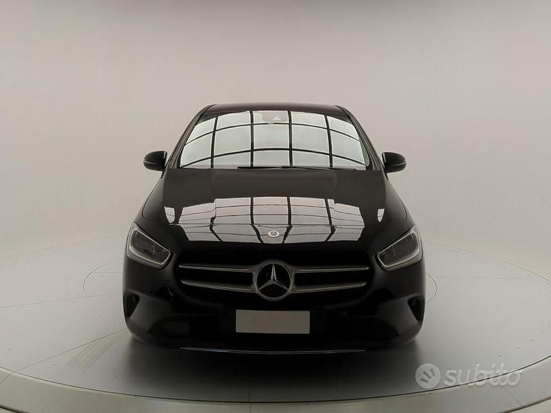 Usata Mercedes B180 Business 116 CV (85 kW) 2022 Nero Monovolume