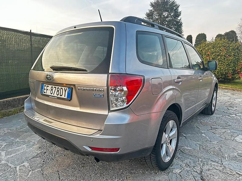 Usata Subaru Forester 147 CV (108 kW) 2011 Grigio SUV