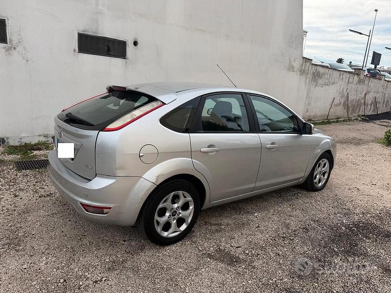 Usata Ford Focus 110 CV (80 kW) 2010 Grigio Berlina