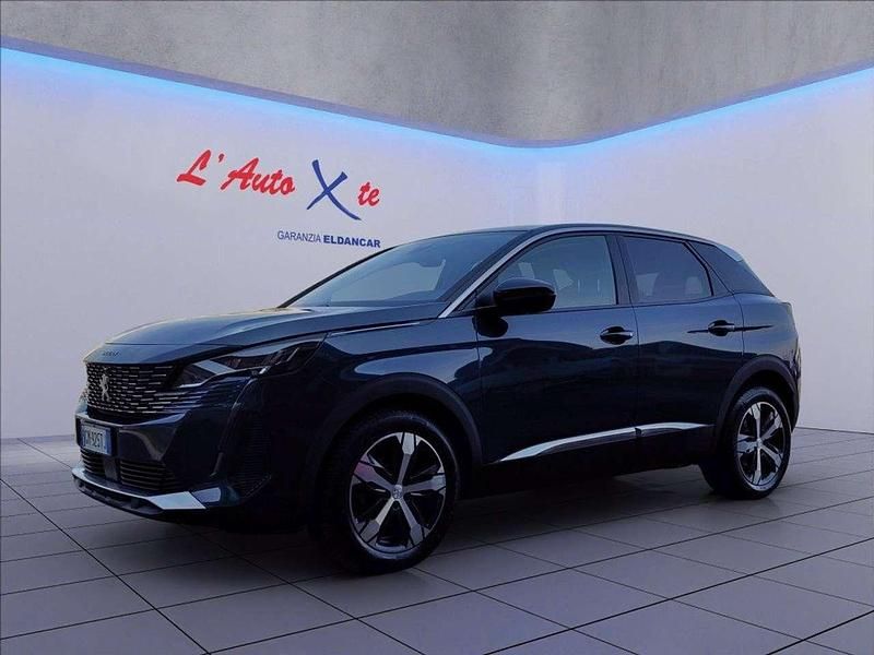 Usata Peugeot 3008 Allure 131 CV (96 kW) 2023 Verde metallizzato SUV