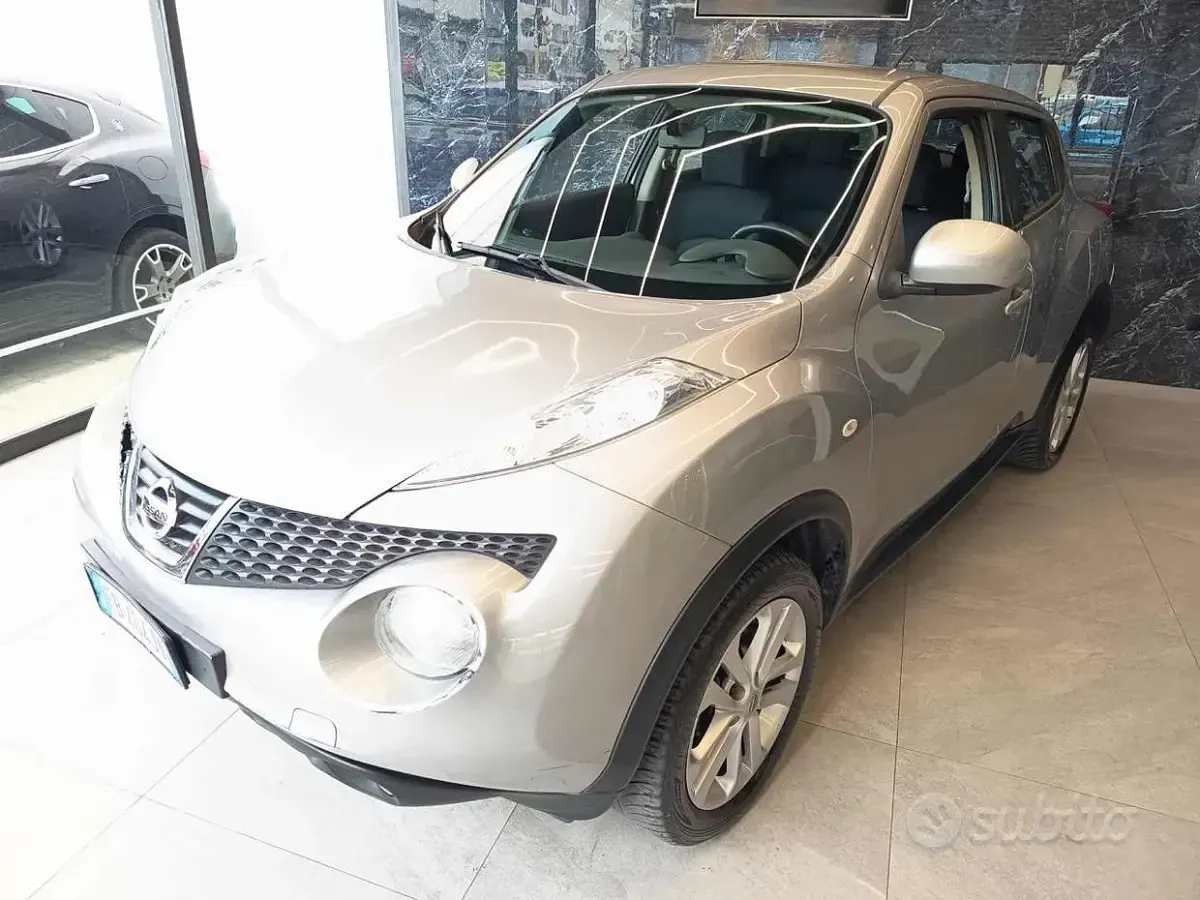 Usata Nissan Juke Tekna 110 CV (80 kW) 2015 Grigio scuro SUV