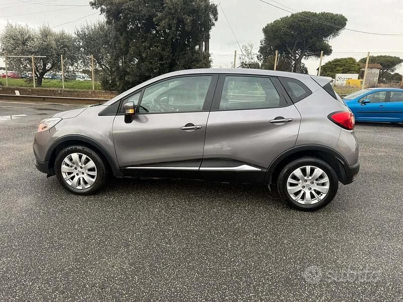 Usata Renault Captur Intens 110 CV (80 kW) 2016 Marrone SUV
