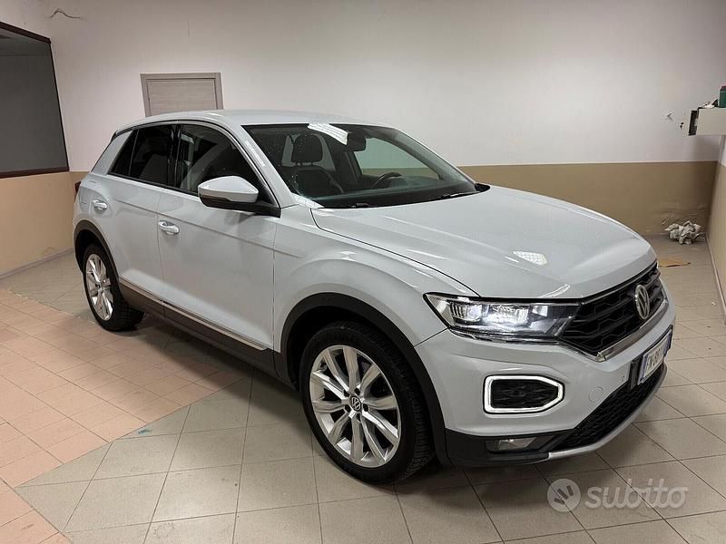 Usata VW T-Roc Style 150 CV (110 kW) 2018 Grigio SUV