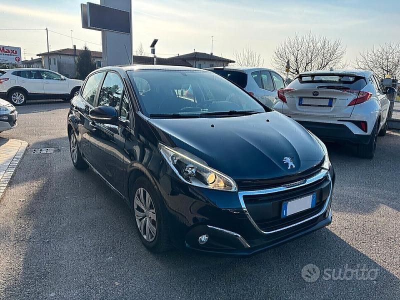 Blu Usata 2015 Peugeot 208 Due volumi | 8600 € (Molto cara) - Immagine 1/4