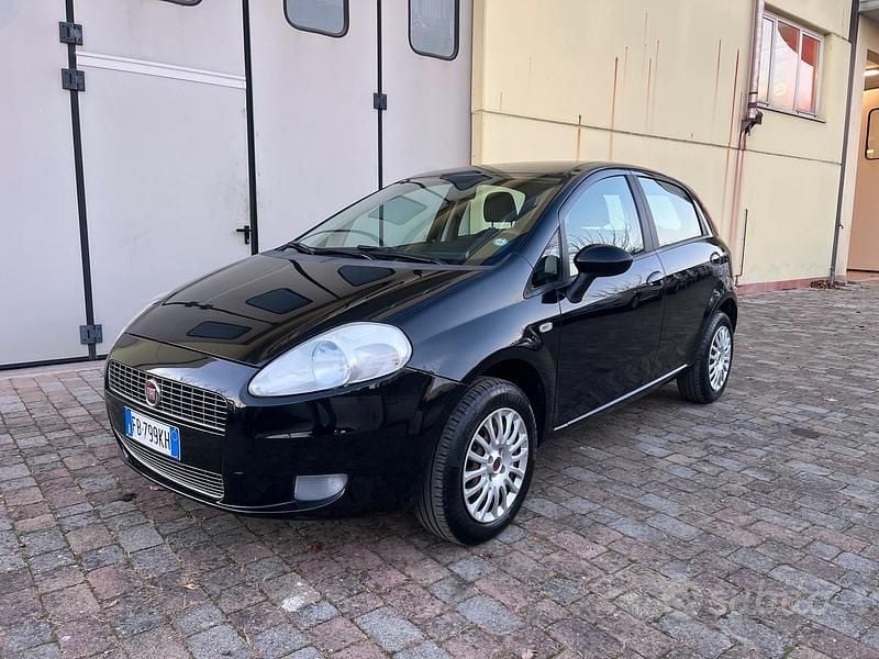Usata Fiat Grande Punto Dynamic 77 CV (56 kW) 2009 Nero Utilitaria
