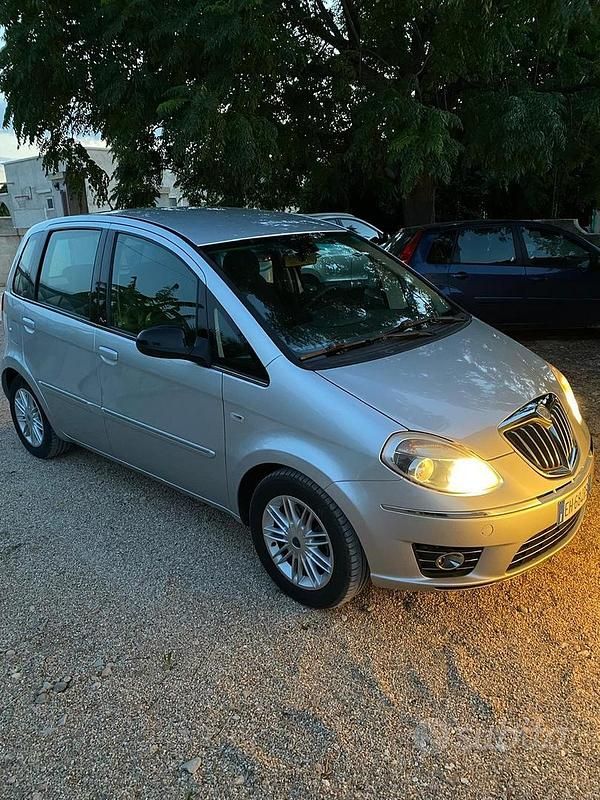 Usata Lancia Musa 95 CV (69 kW) 2011 Grigio Monovolume