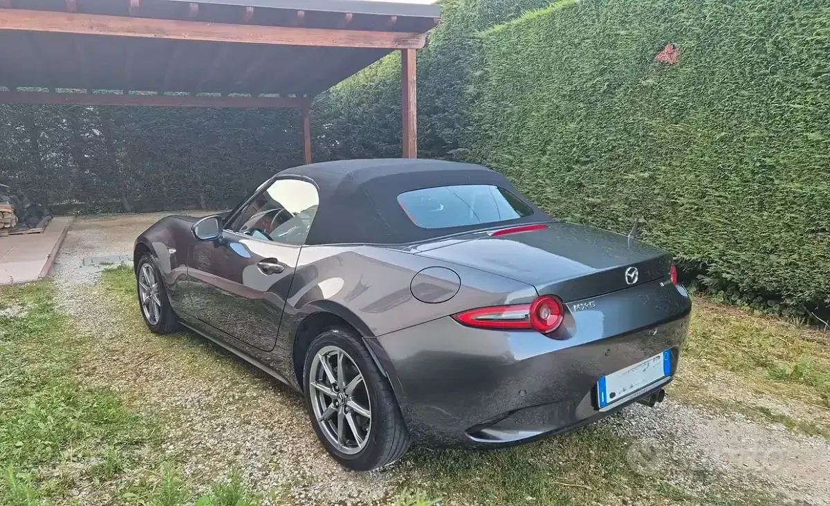 Usata Mazda MX5 Exclusive-Line 132 CV (97 kW) 2025 Grigio Cabrio