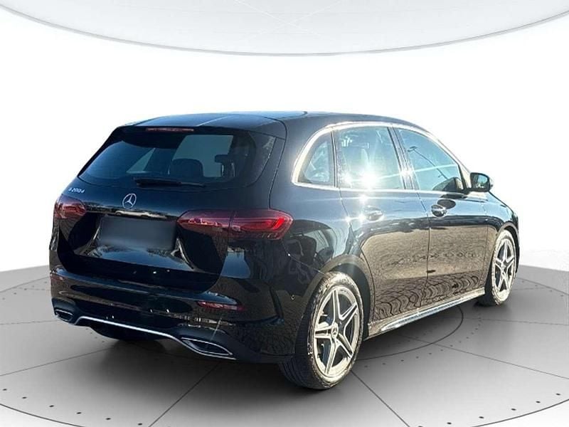 Usata Mercedes B200 AMG Line Premium 150 CV (110 kW) 2024 Nero Monovolume