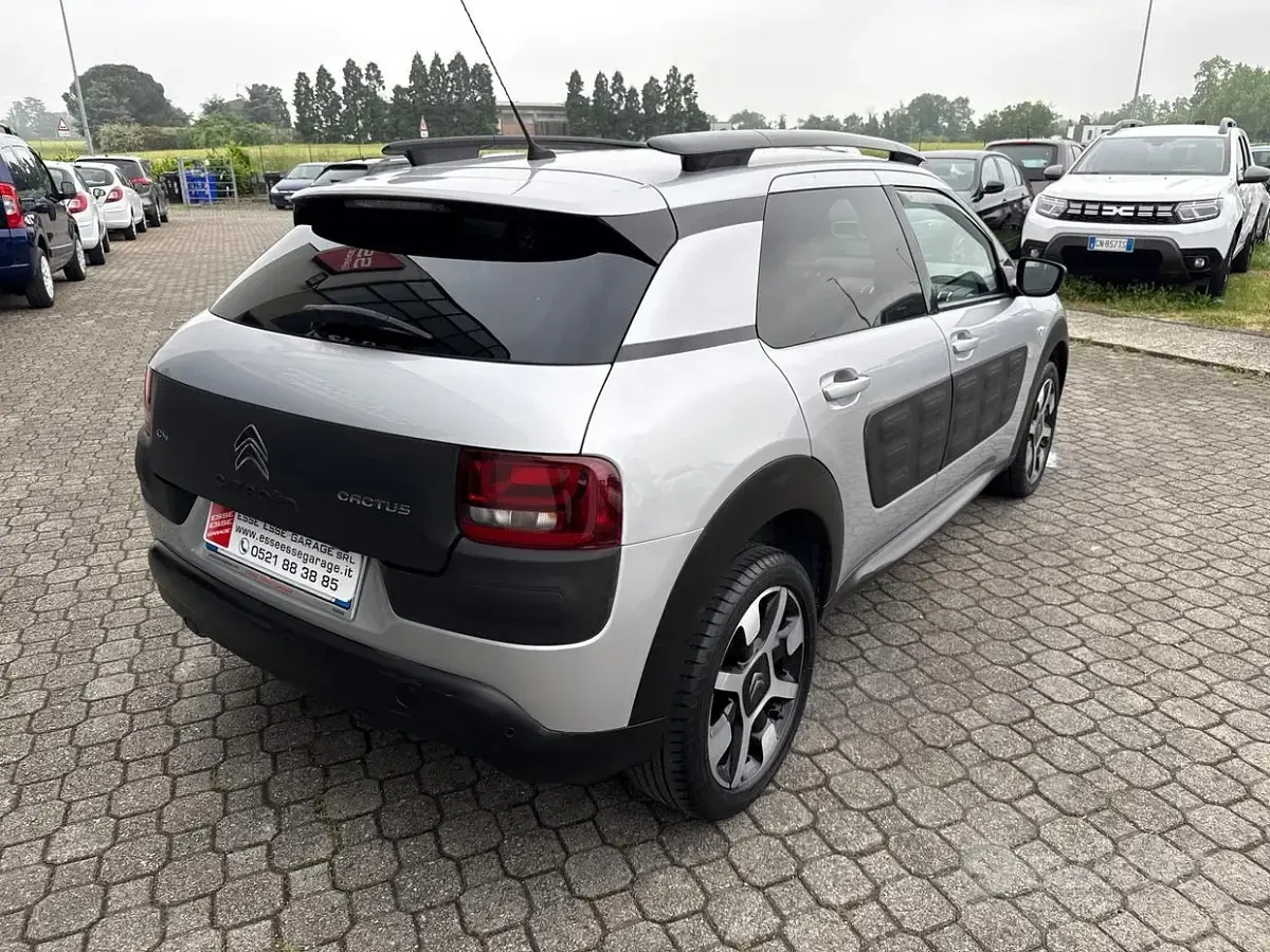 Usado Citroën C4 Shine 99 HP (72 kW) 2017 Cinzento SUV