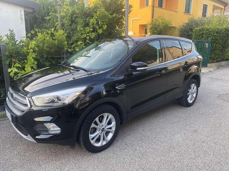 Usata Ford Kuga 163 CV (119 kW) 2019 Nero SUV