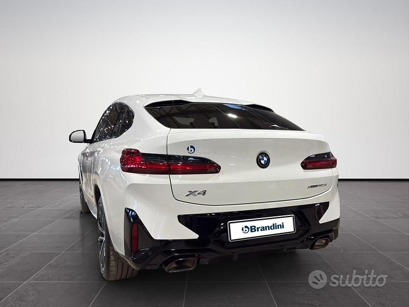 Usata BMW X4 M Sport 190 CV (139 kW) 2024 Gralpinweiss pastello SUV