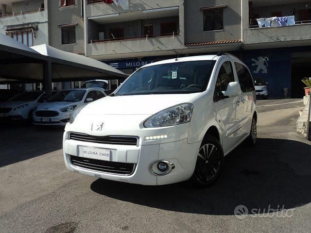 Bianco Usata 2015 Peugeot Partner Tepee Monovolume | 6100 € (Buon prezzo) - Immagine 1/4