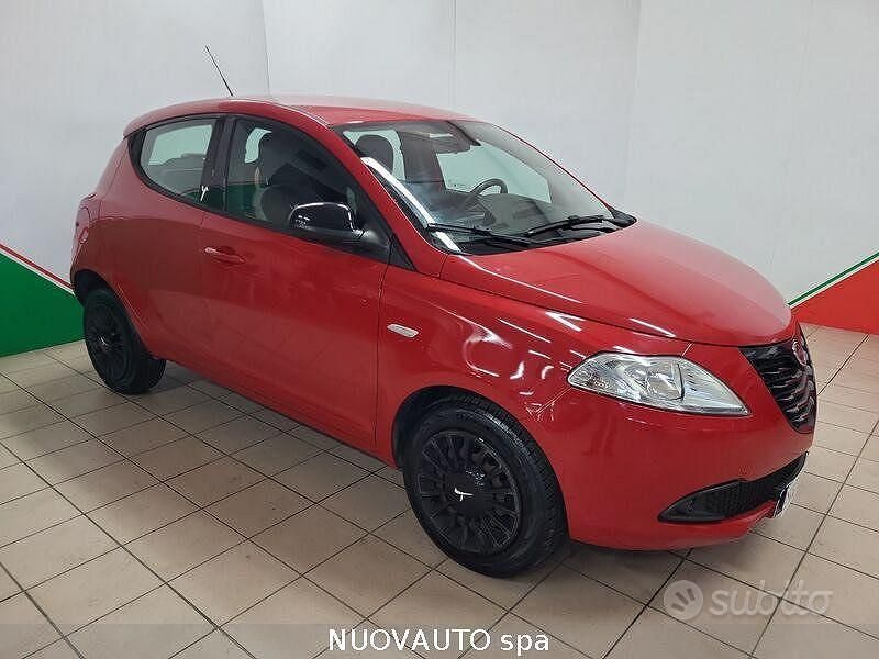Usata Lancia Ypsilon 85 CV (62 kW) 2014 Rosso Utilitaria