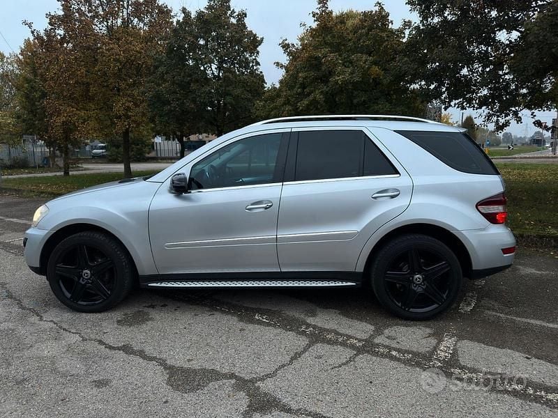 Usata Mercedes ML320 224 CV (164 kW) 2009 Grigio SUV