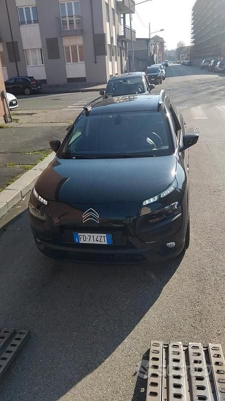 Usata Citroën C4 Shine 99 CV (72 kW) 2016 Nero Berlina