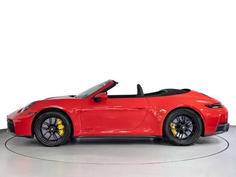 Usata Porsche 911 485 CV (356 kW) 2024 Indisch rot  guards red Cabrio
