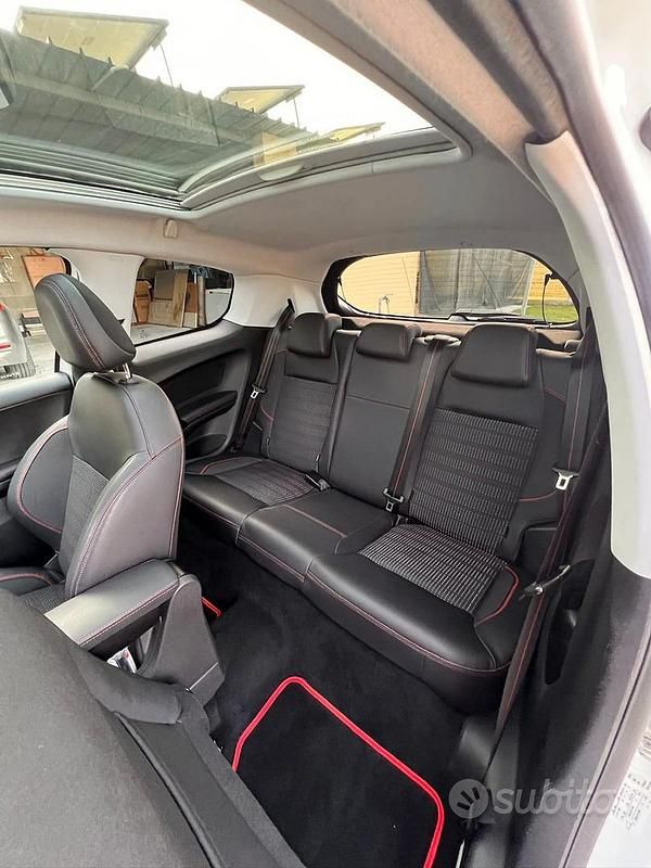 Usata Peugeot 208 120 CV (88 kW) 2016 Bianco Utilitaria