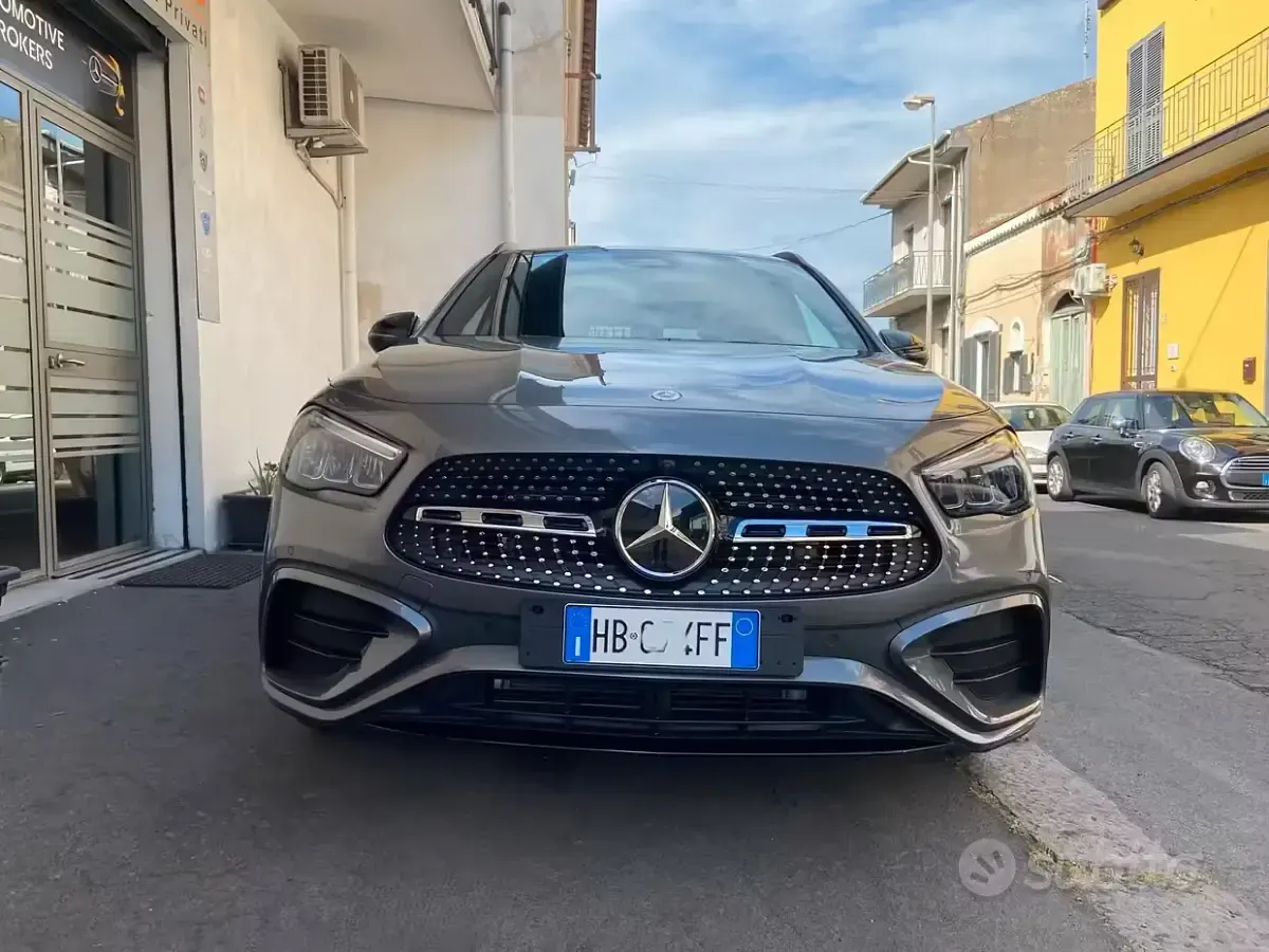 Usata Mercedes GLA180 AMG line 116 CV (85 kW) 2025 Grigio SUV
