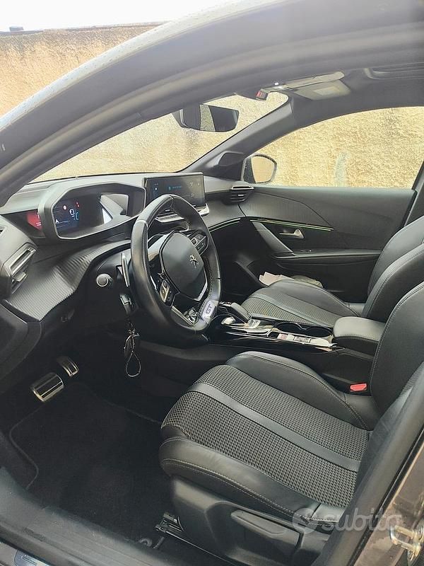 Usata Peugeot 208 GT 100 CV (73 kW) 2021 Grigio Utilitaria