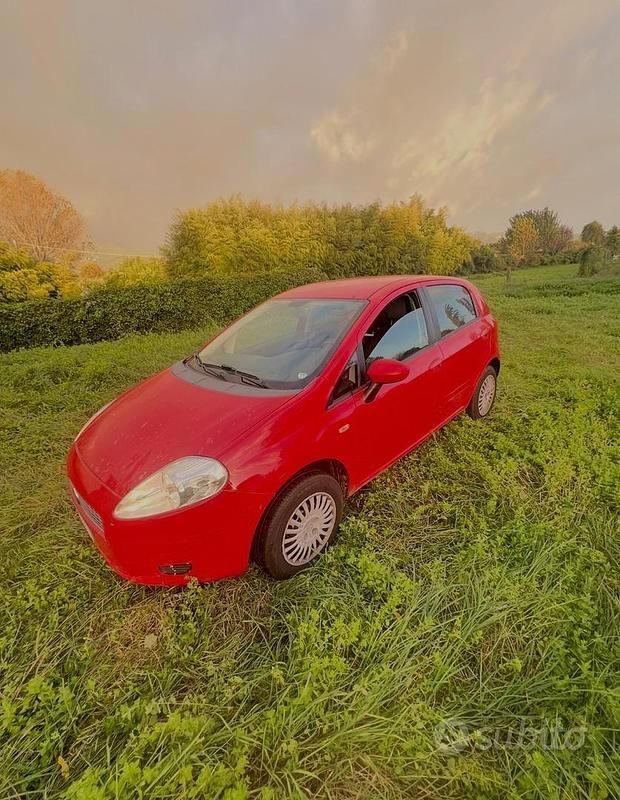 Usata Fiat Grande Punto 77 CV (56 kW) 2009 Rosso Utilitaria