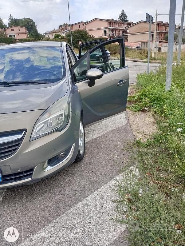 Usata Opel Meriva 120 CV (88 kW) 2015 Grigio Monovolume