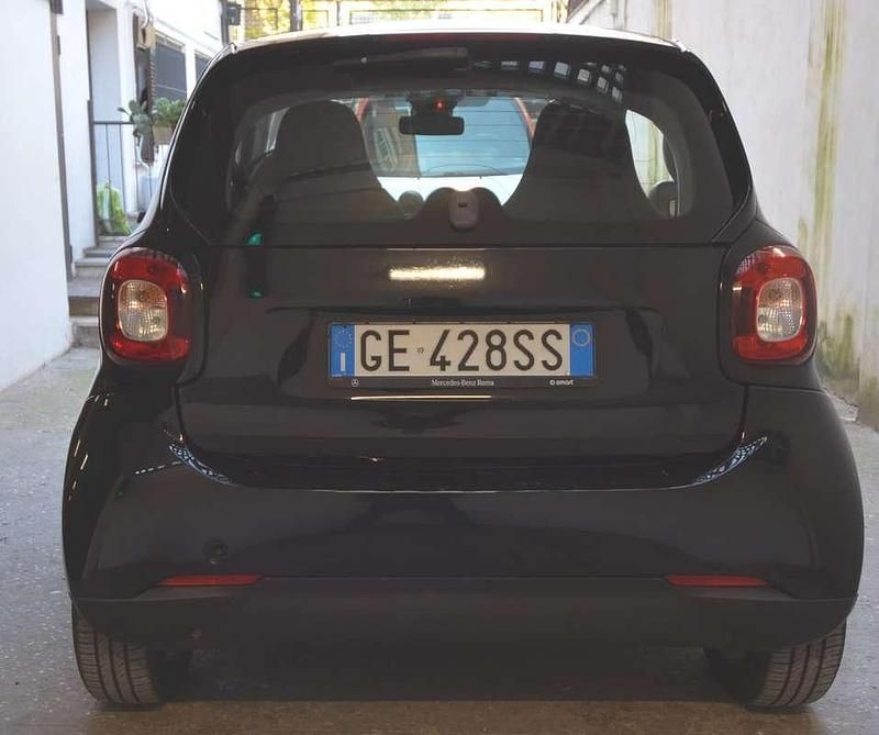 Usata Smart ForTwo Coupé Prime 41 kW (56 CV) 2021 Nero Utilitaria