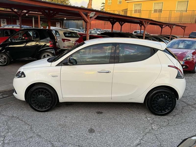 Usata Lancia Ypsilon Silver 69 CV (50 kW) 2022 Other Utilitaria