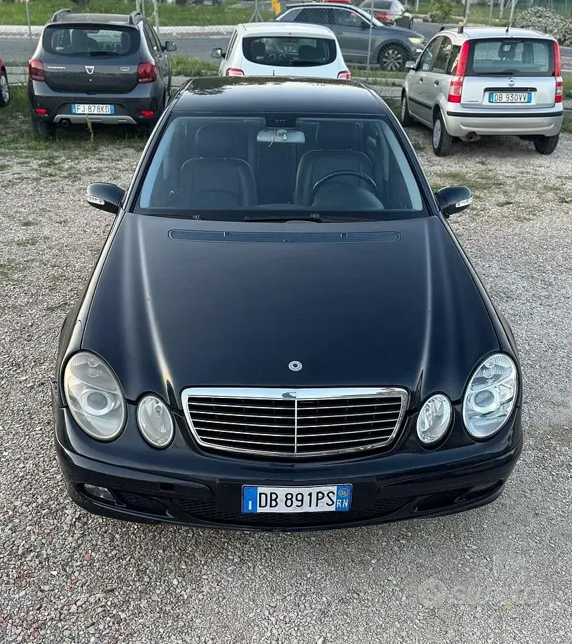 Usata Mercedes E200 Avantgarde 122 CV (89 kW) 2005 Blu Berlina