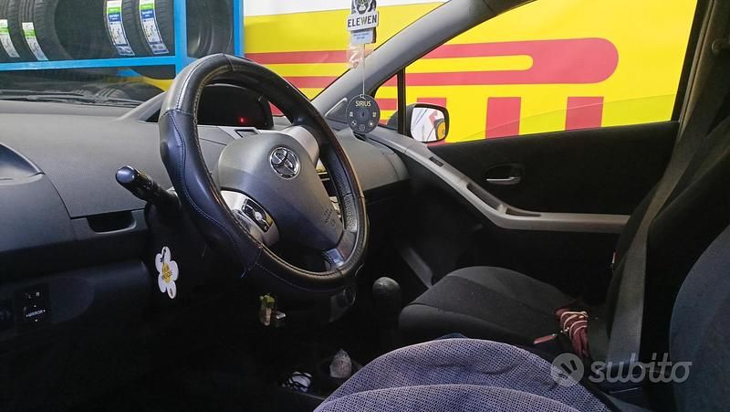 Usata Toyota Yaris 2008 Grigio Berlina