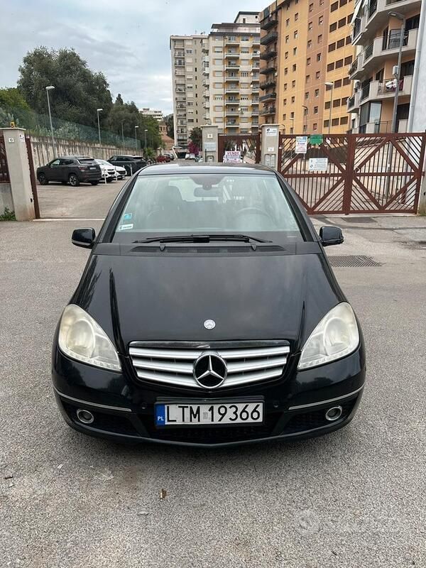 Usata 2011 Mercedes A180 Due volumi | 3500 € (Buon prezzo) - Immagine 1/4