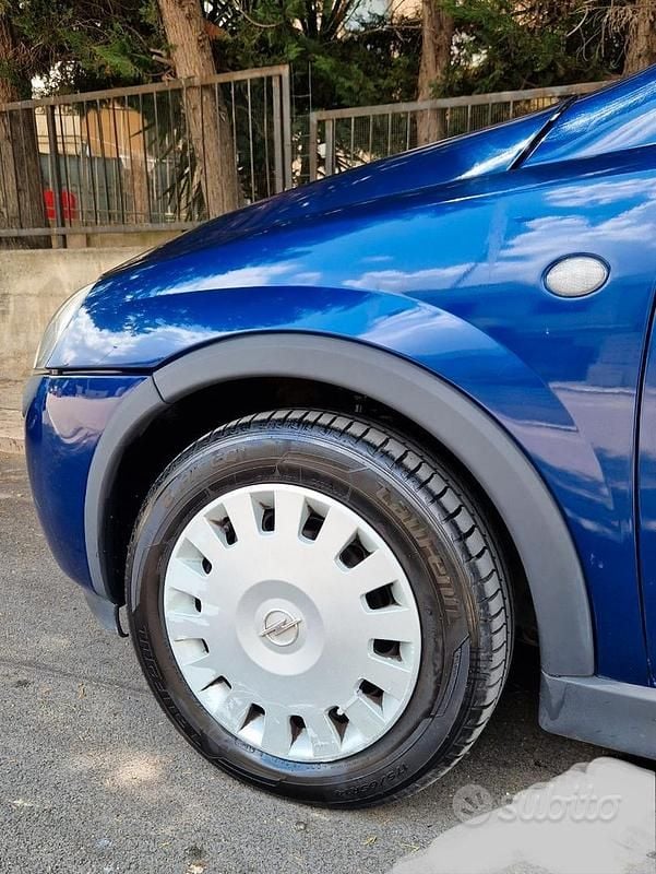 Usata Opel Corsa 75 CV (55 kW) 2002 Blu Utilitaria