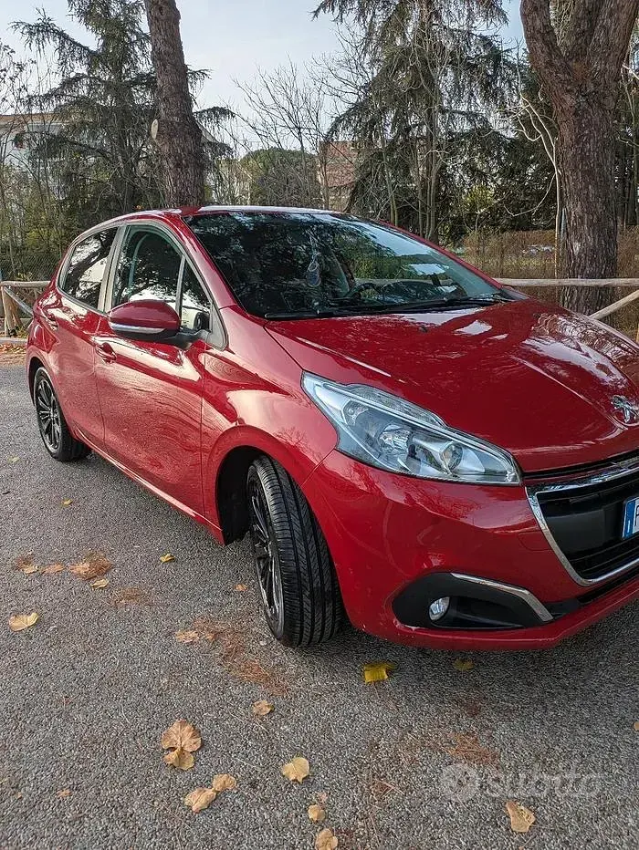 Usata Peugeot 208 Allure 83 CV (61 kW) 2018 Rosso Utilitaria