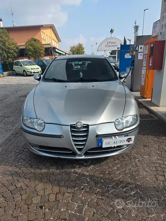 Usata Alfa Romeo 147 120 CV (88 kW) 2001 Argento Utilitaria