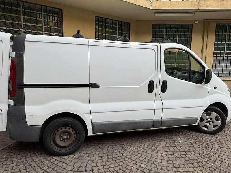 Usata Opel Vivaro 114 CV (83 kW) 2010 Bianco Monovolume